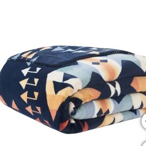 🌸Pendleton Plush Throw